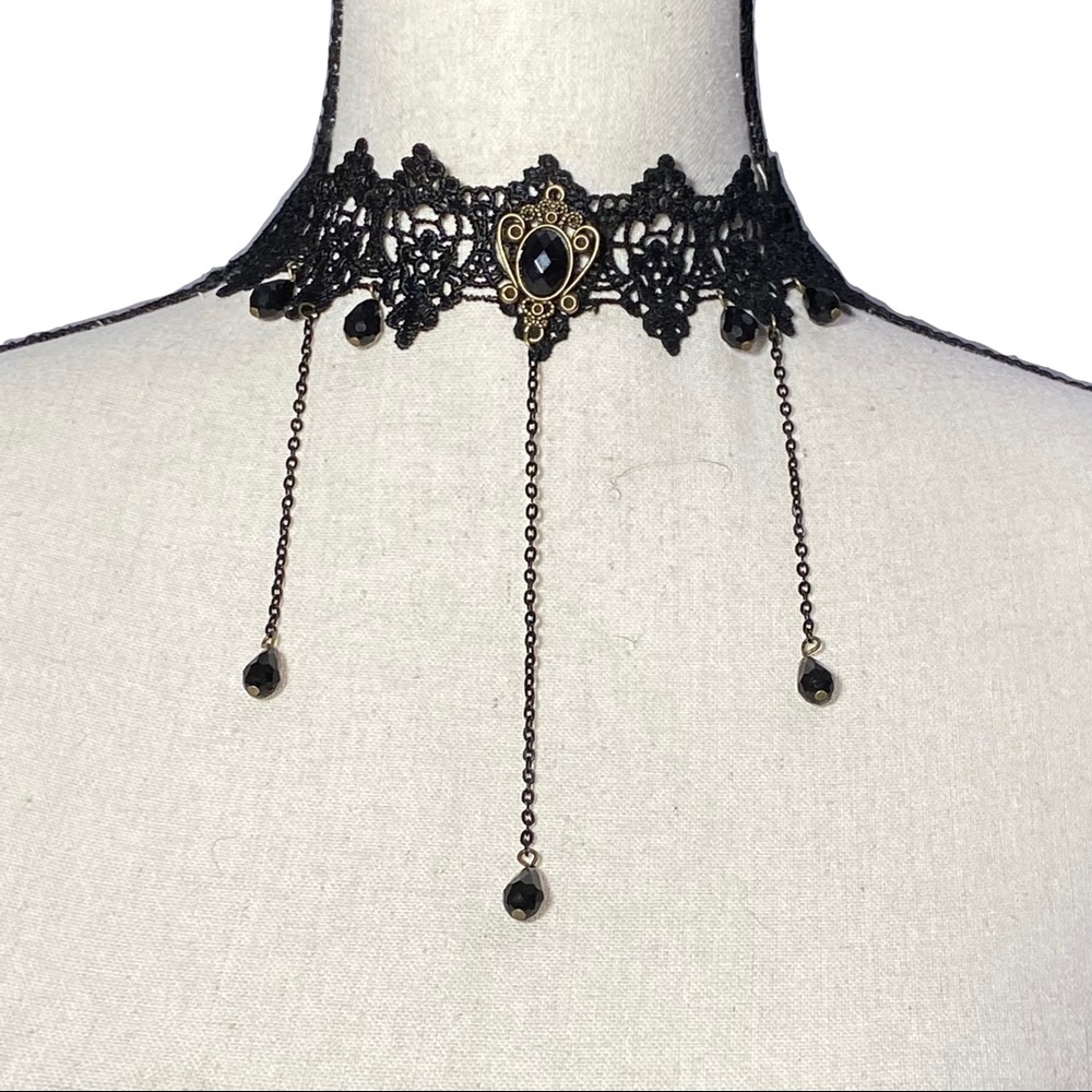 (D) Necklace Choker Gothic Embroidered Lace Pendant